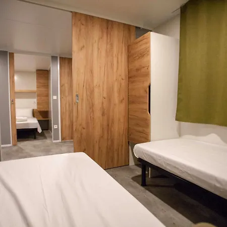 Aurora And Mobile Homes * باراليا بانتالييمونوس