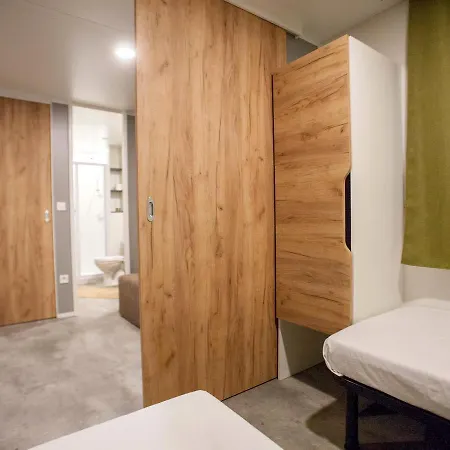 مكان تخييم Aurora And Mobile Homes باراليا بانتالييمونوس