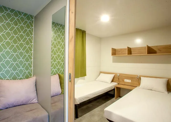 Aurora And Mobile Homes Camping