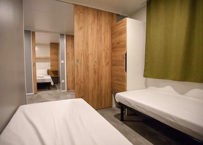 Aurora And Mobile Homes * Paralia Pantaleimonos